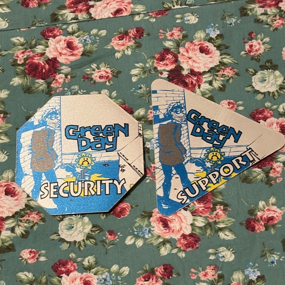 Green Day concert patches/passes in excellent condition, lot of 3 blue patches!! - Picture 10 of 12